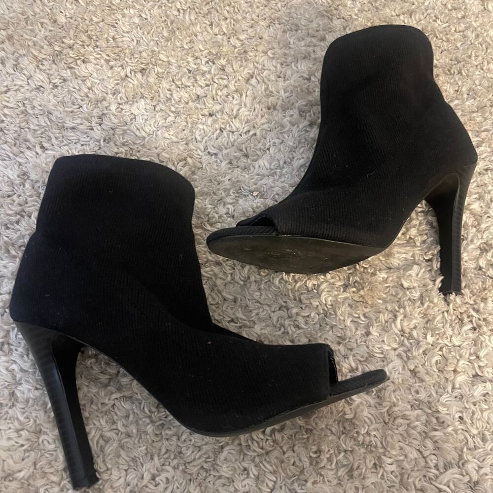 Carlos Black Ribbed Peep Toe Sock Booties Size 9 - Picture 6 of 8